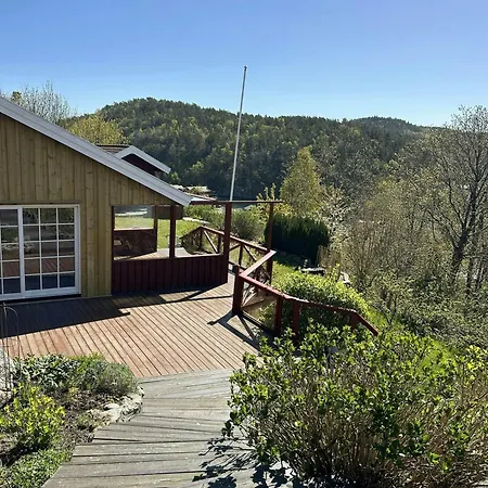 Garden With Shared Dock Near *